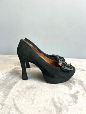 Earthies Monza Gray Suede Floral Platform Pumps Size 9 Comfort Heels